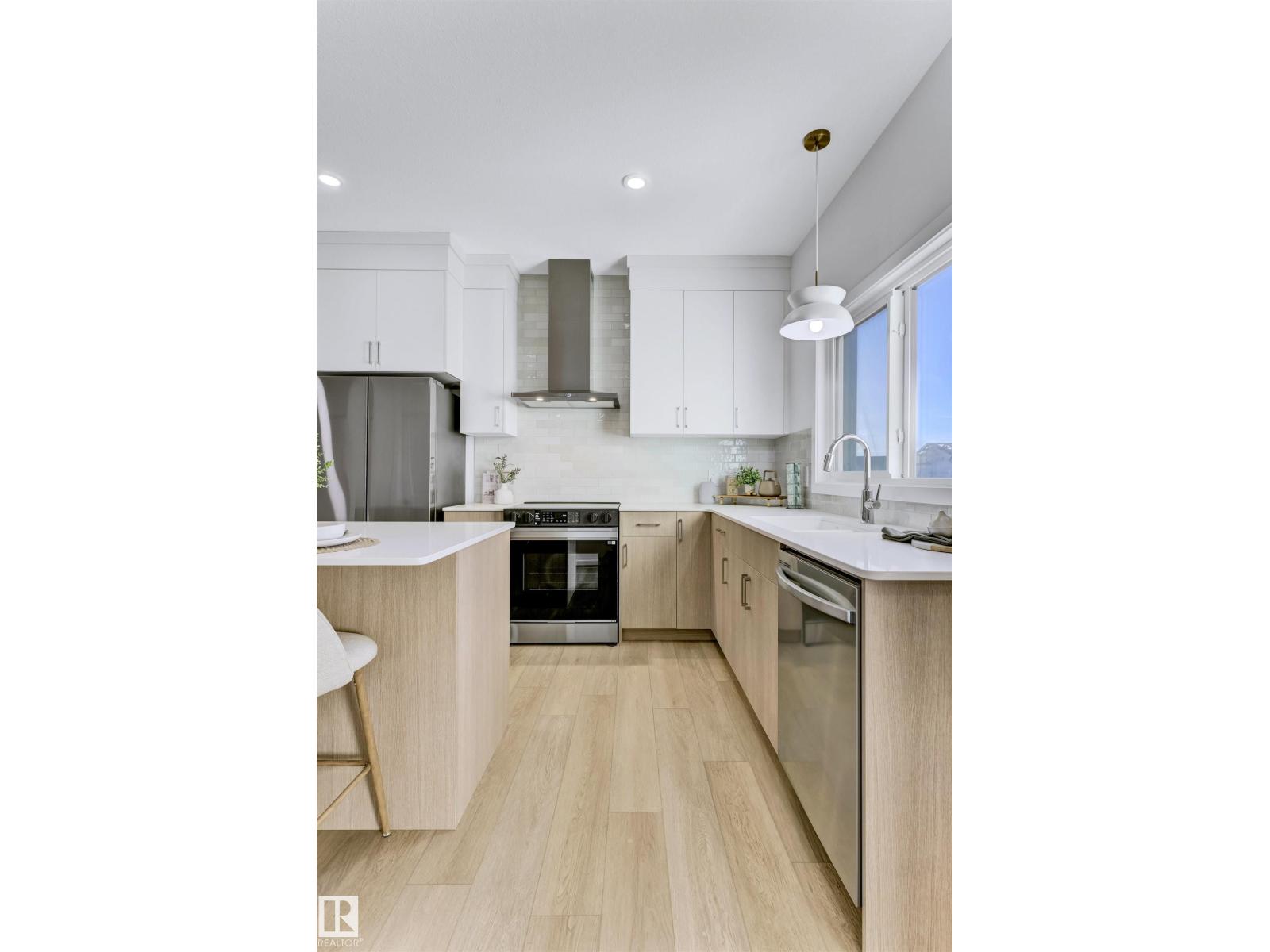 842 Rowan CL SW