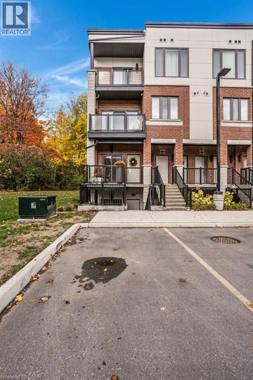 25 ISHERWOOD Avenue Unit# 32