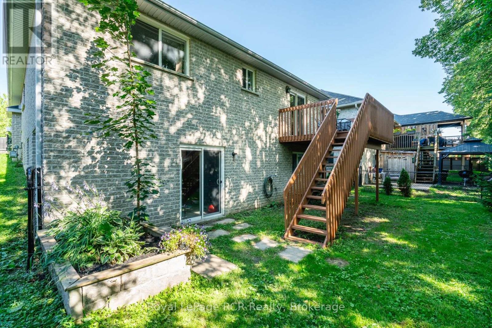 246 16TH AVENUE CRESCENT