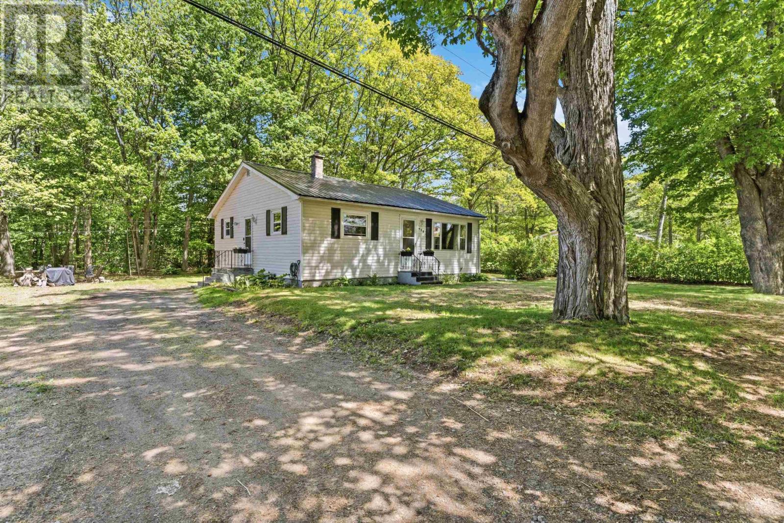 998 Maple Avenue - Photo 4