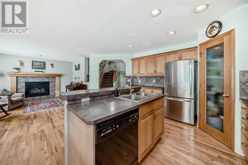 412 Royal Oak Heights NW