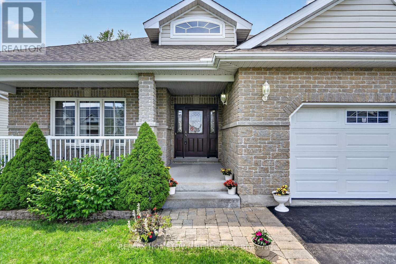 1124 MCCLURE CRESCENT
