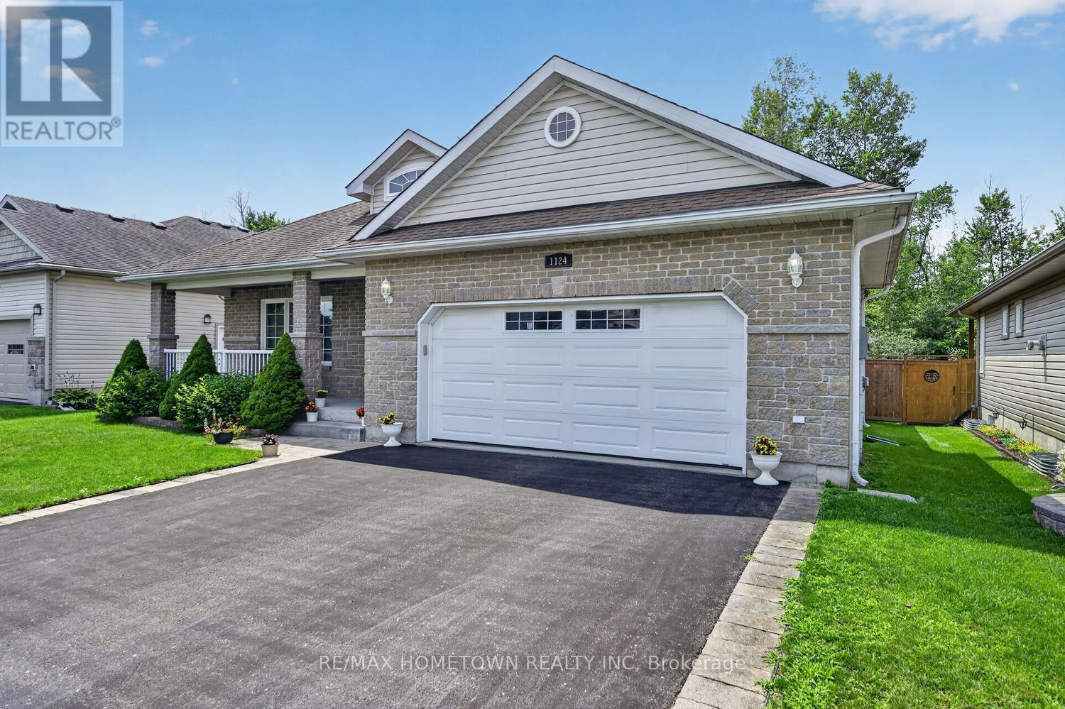 1124 MCCLURE CRESCENT