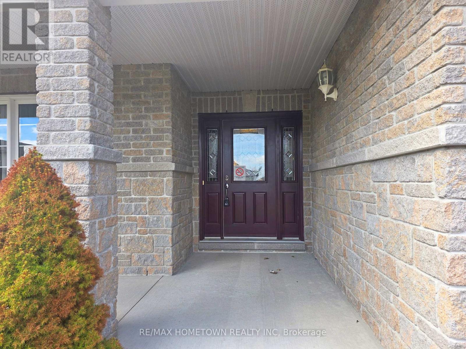 1124 MCCLURE CRESCENT