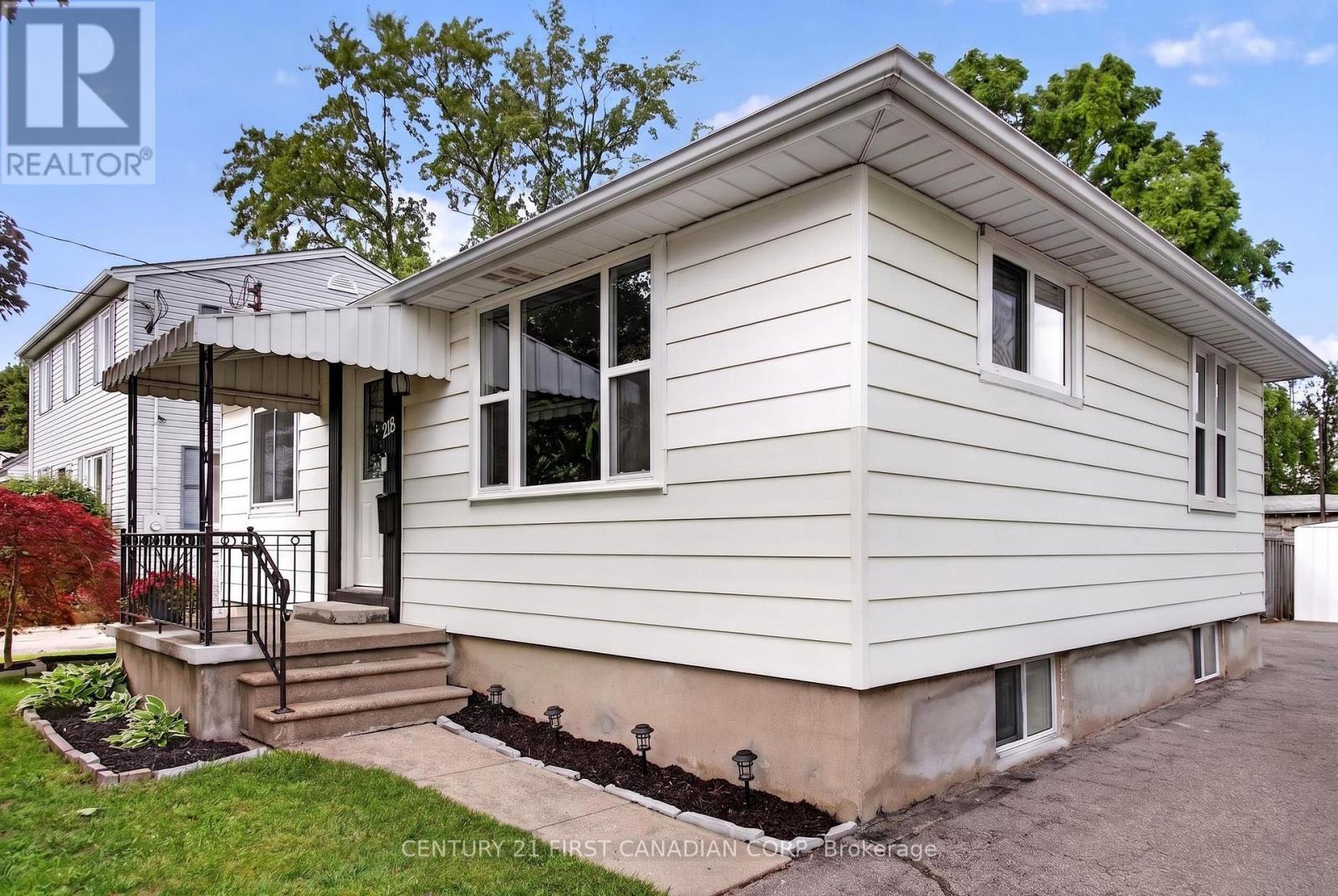 218 VANCOUVER STREET