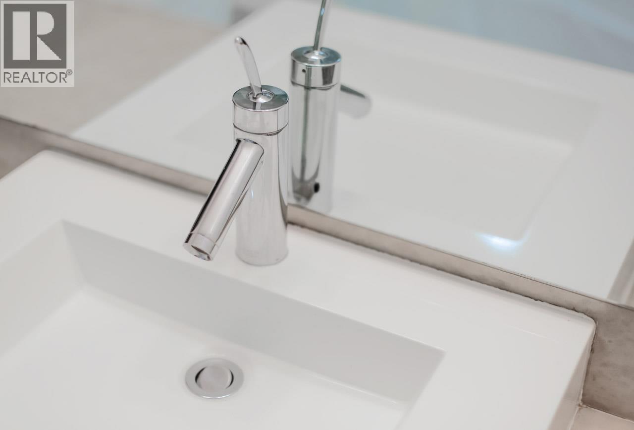 221 1215 LANSDOWNE DRIVE