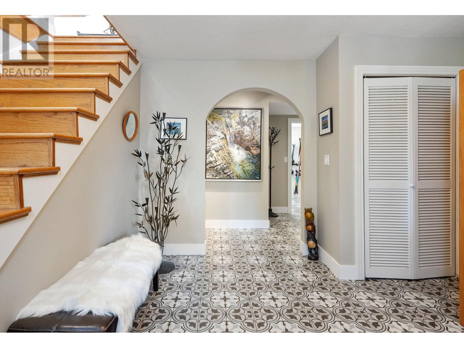195 ISLEVIEW PLACE