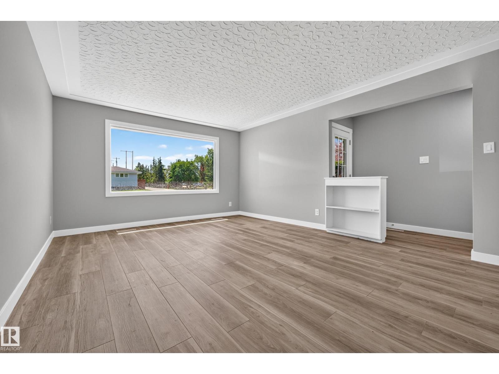6016 92 AV NW