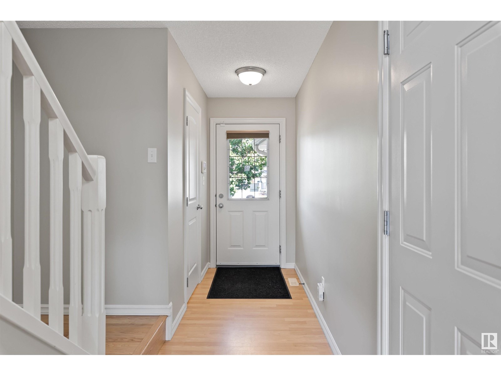 21215 90 AV NW