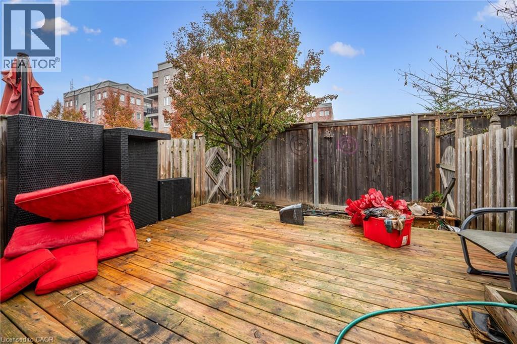 21 BROOKFIELD Crescent