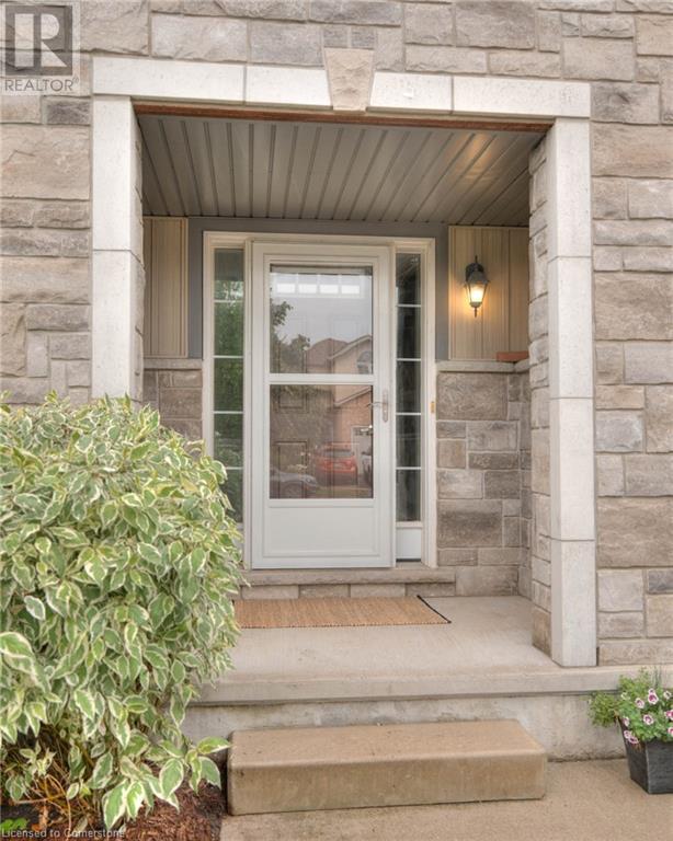 521 WINDFLOWER Crescent
