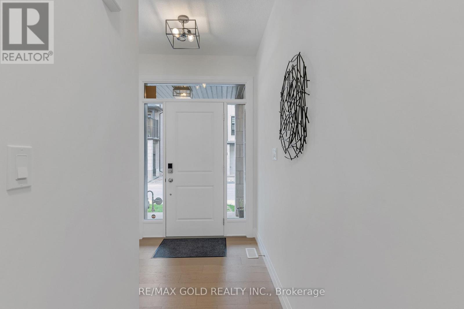 19 - 143 ELGIN STREET N