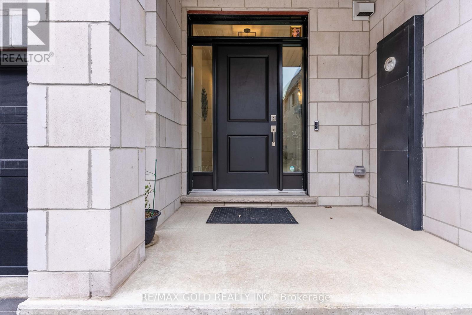 19 - 143 ELGIN STREET N