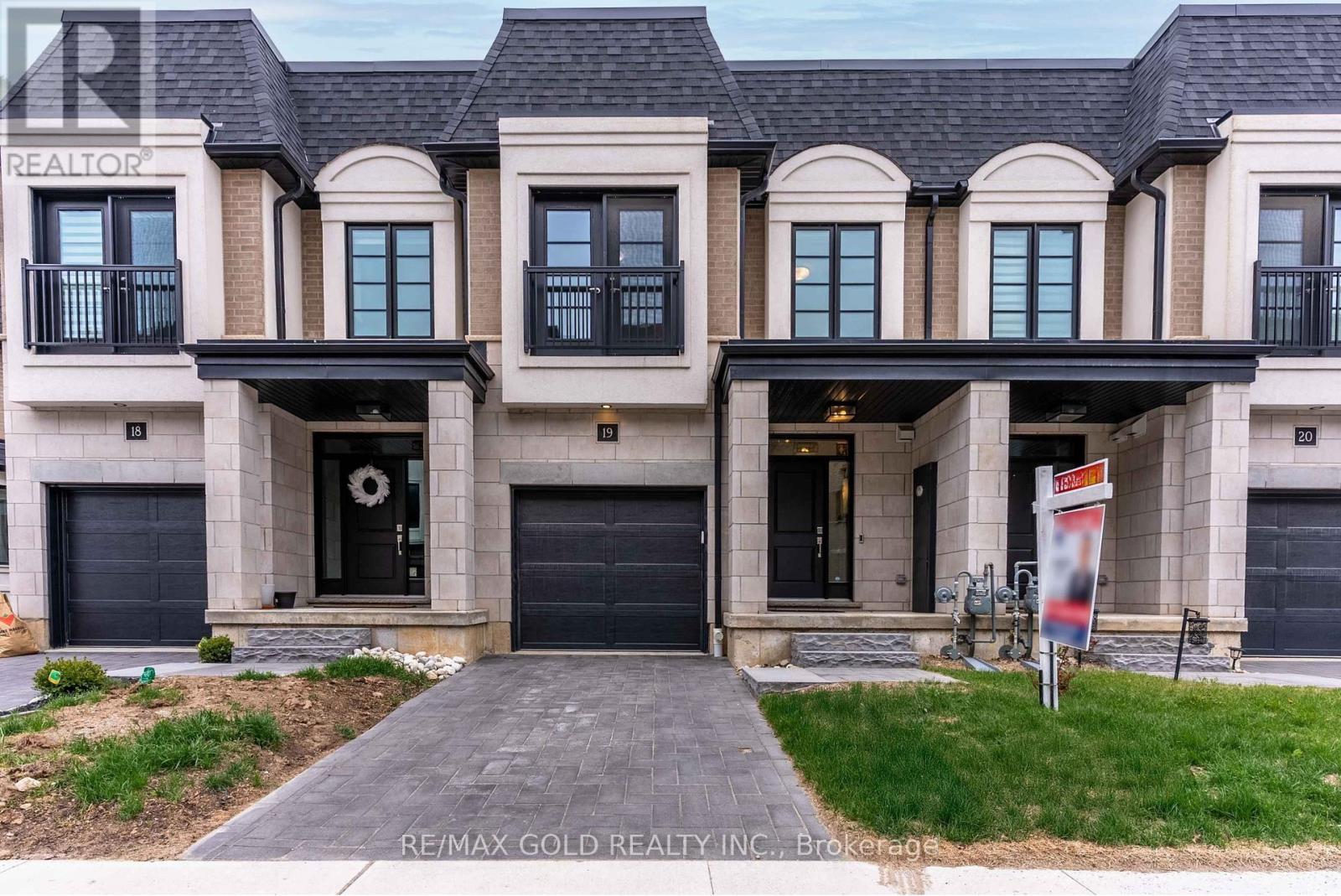 19 - 143 ELGIN STREET N