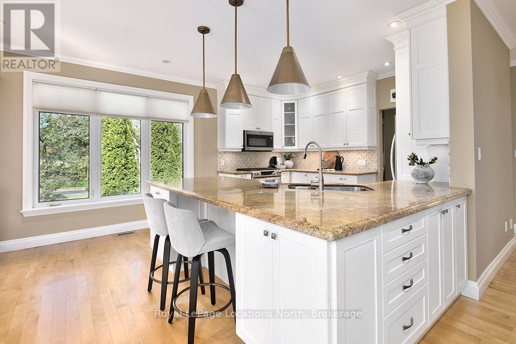 138 RUSSELL STREET W