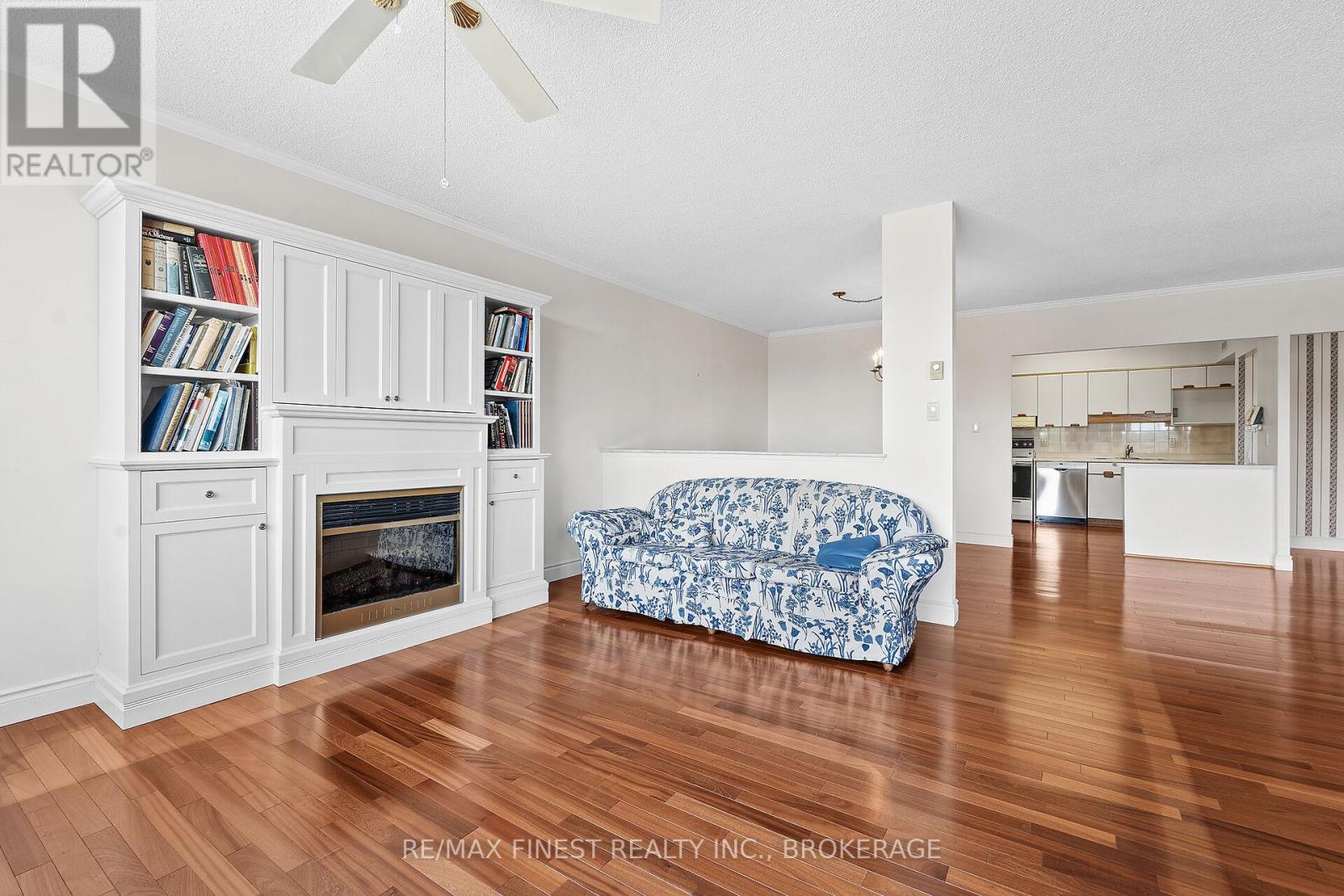 302 - 1000 KING STREET W