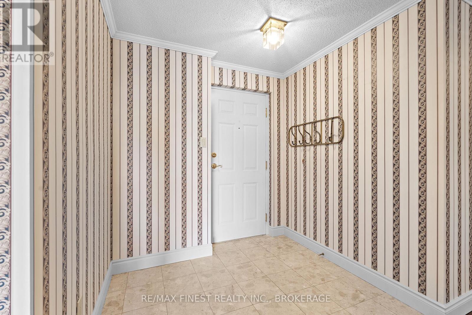 302 - 1000 KING STREET W