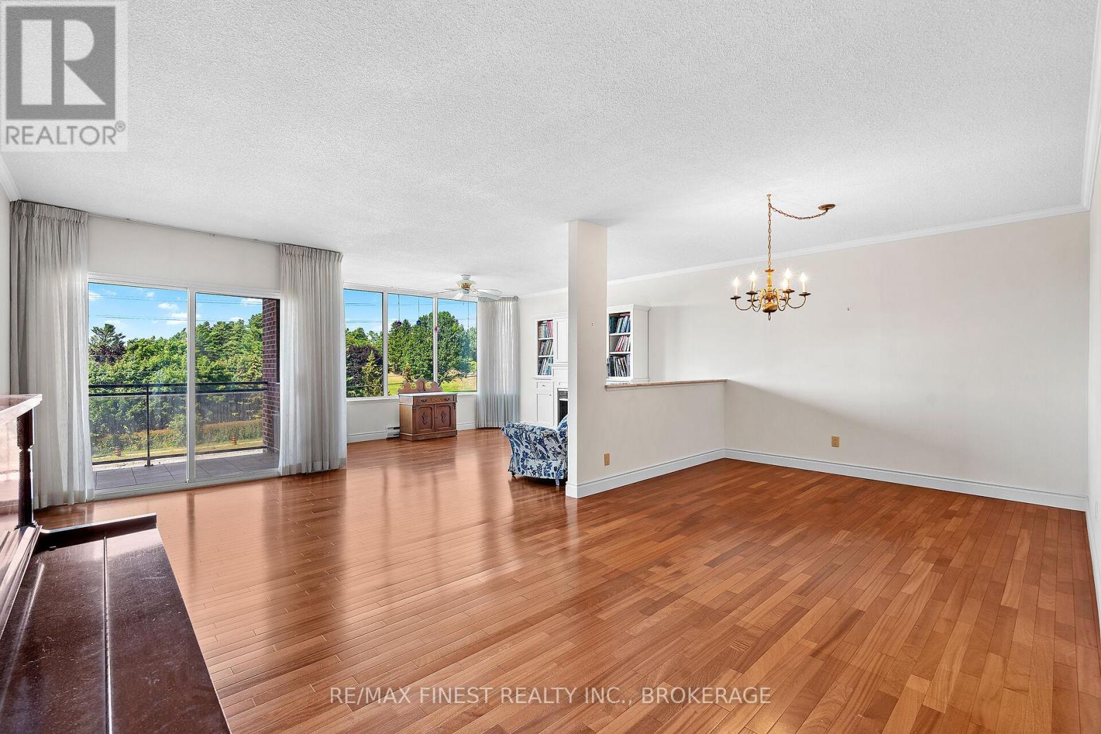 302 - 1000 KING STREET W