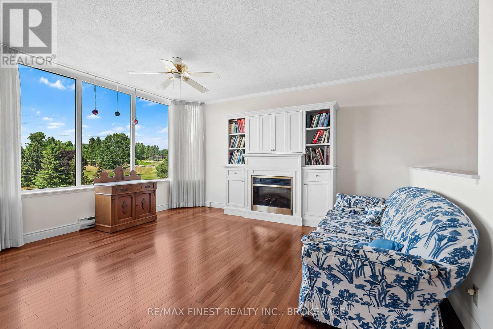 302 - 1000 KING STREET W