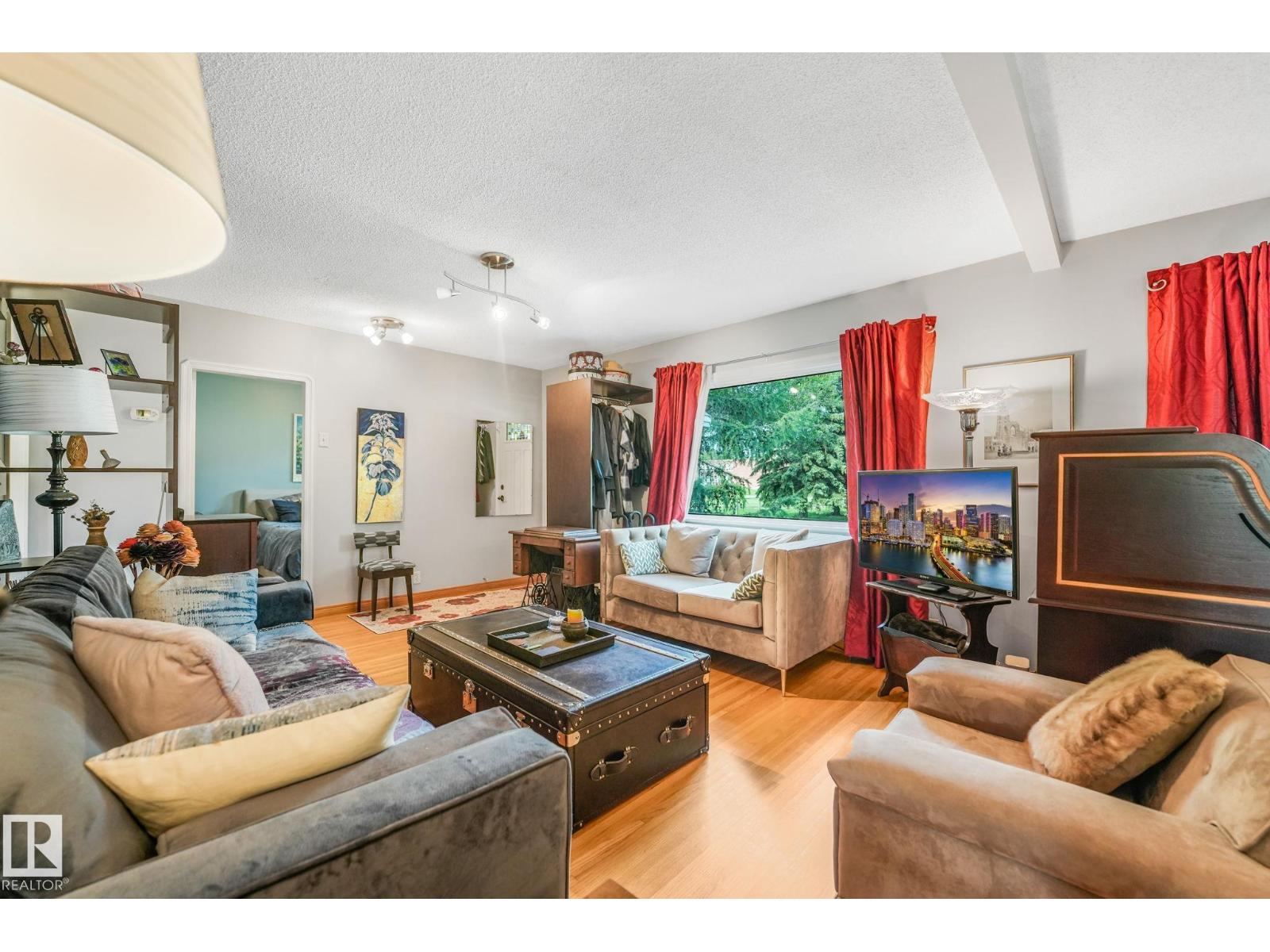 11422 70 ST NW
