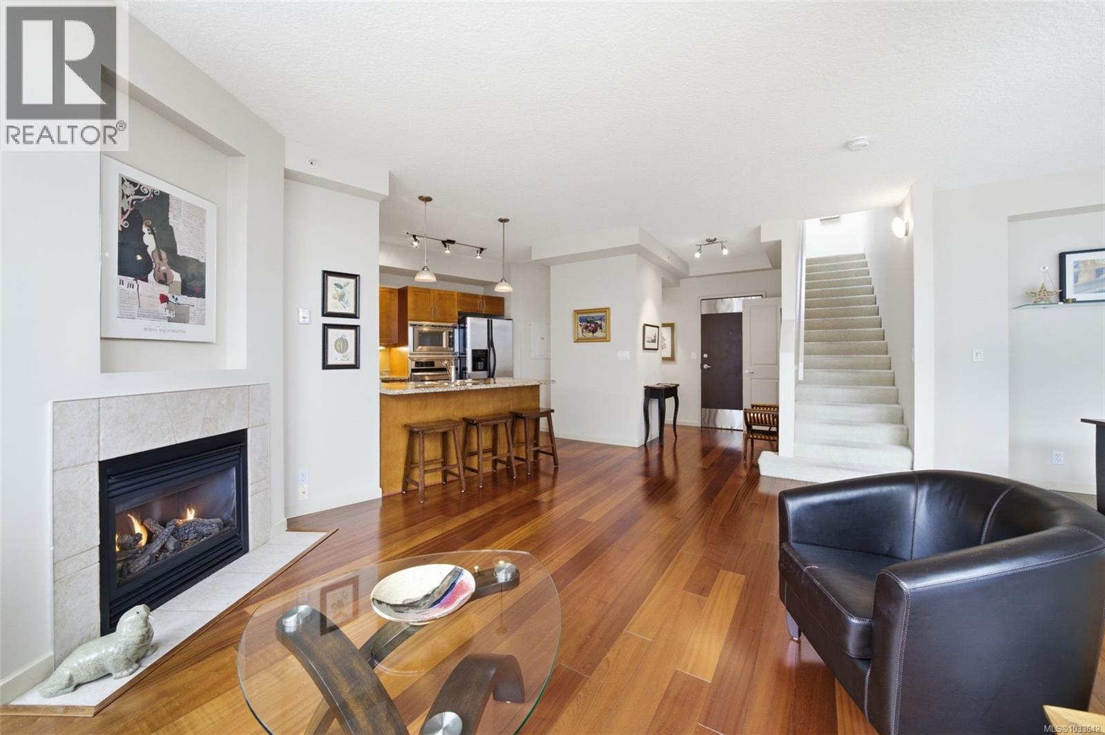 609 827 Fairfield Rd