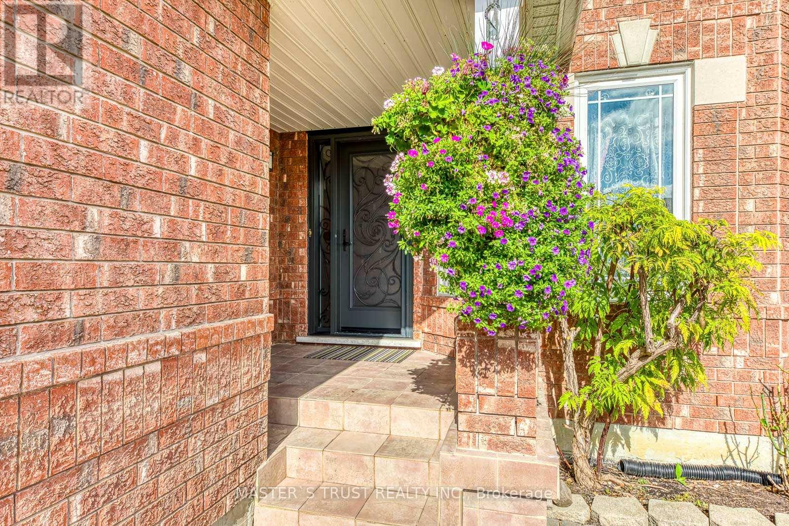 66 SNOW LEOPARD COURT