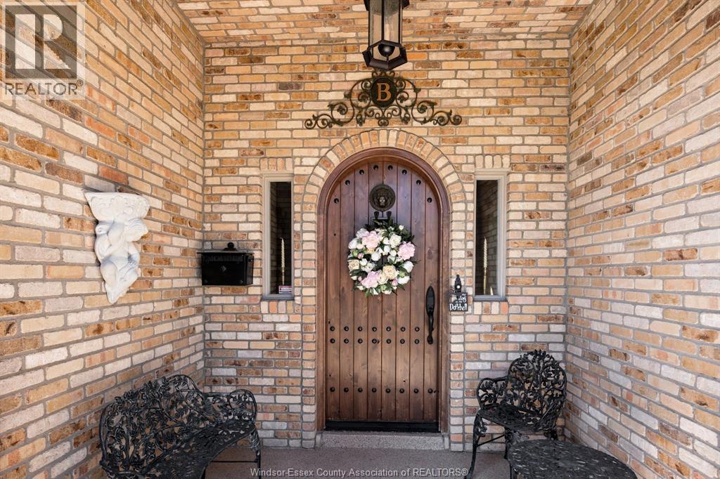 385 BEL AIR CIRCLE