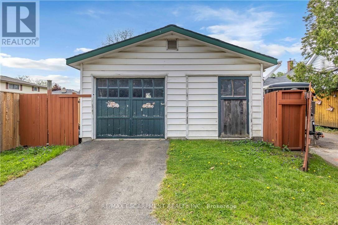 35 JAMES AVENUE