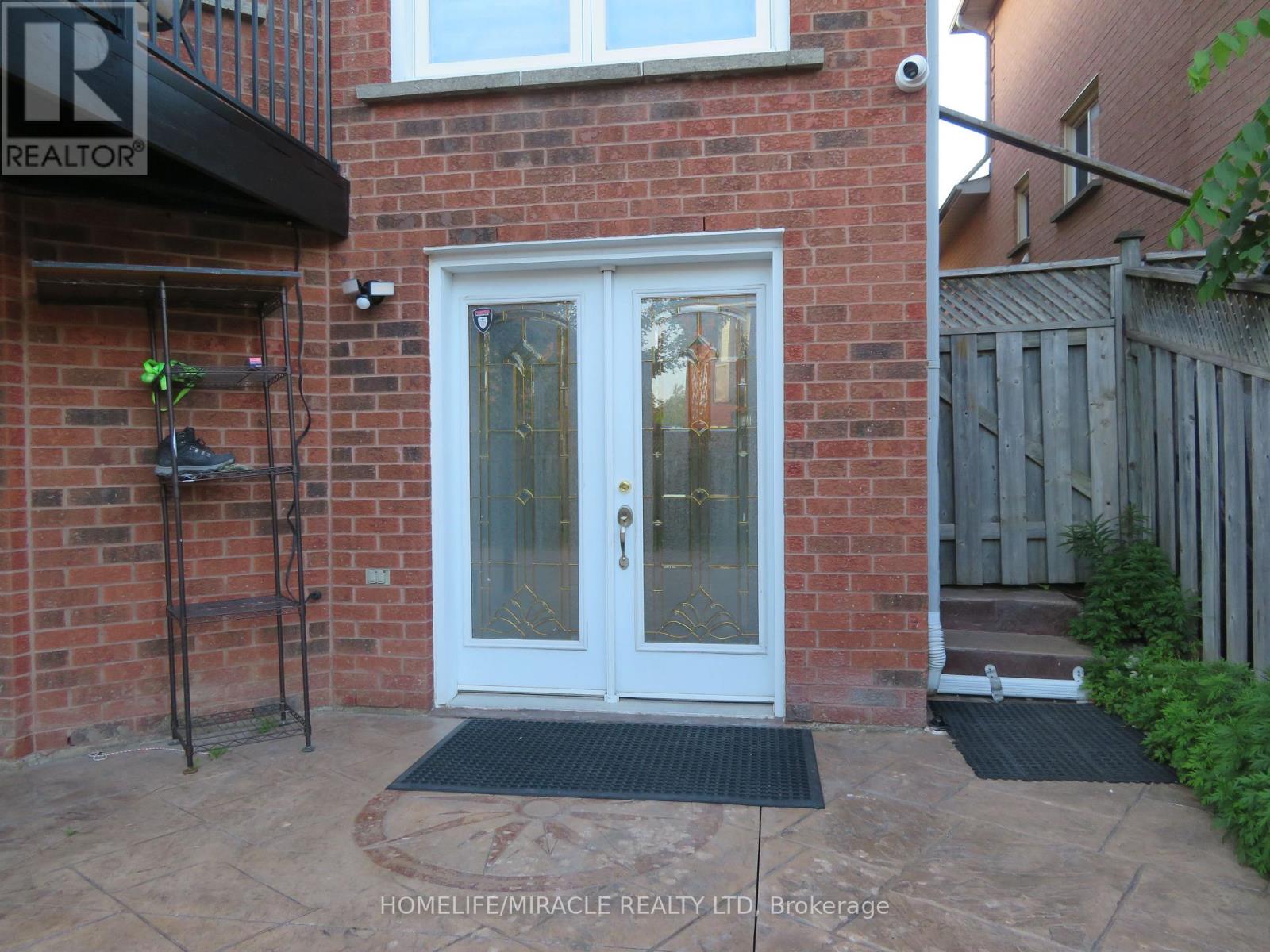 Photo 1 of 35 — 10 PINE BOUGH MANOR, Richmond Hill (Devonsleigh), ON L4S1A4