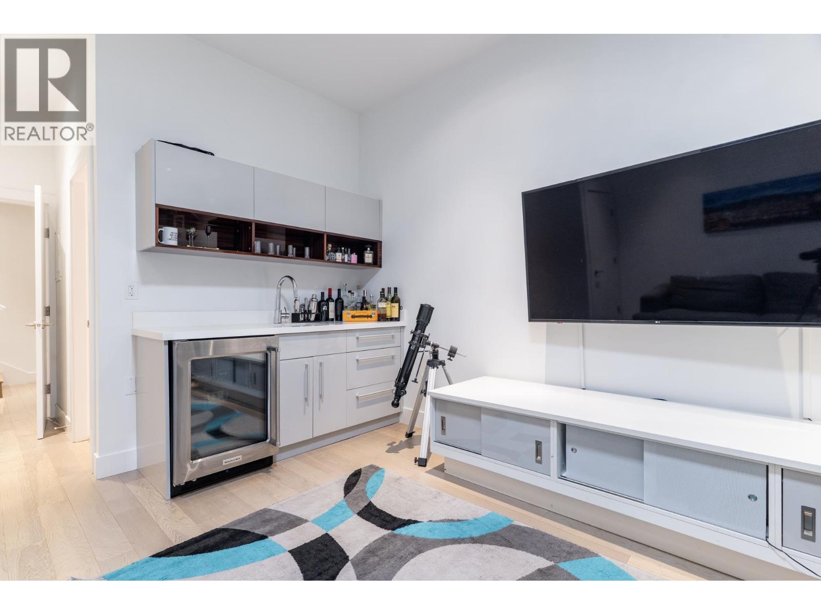 16 2358 WESTERN AVENUE