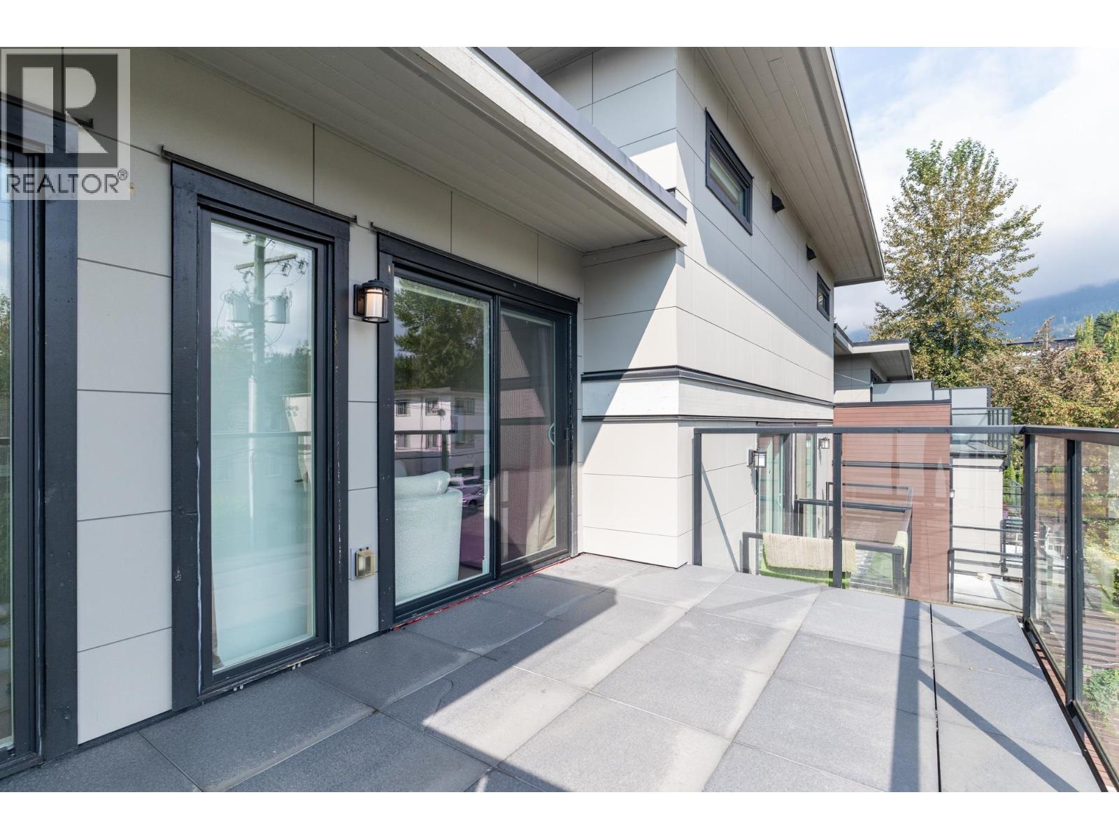 16 2358 WESTERN AVENUE