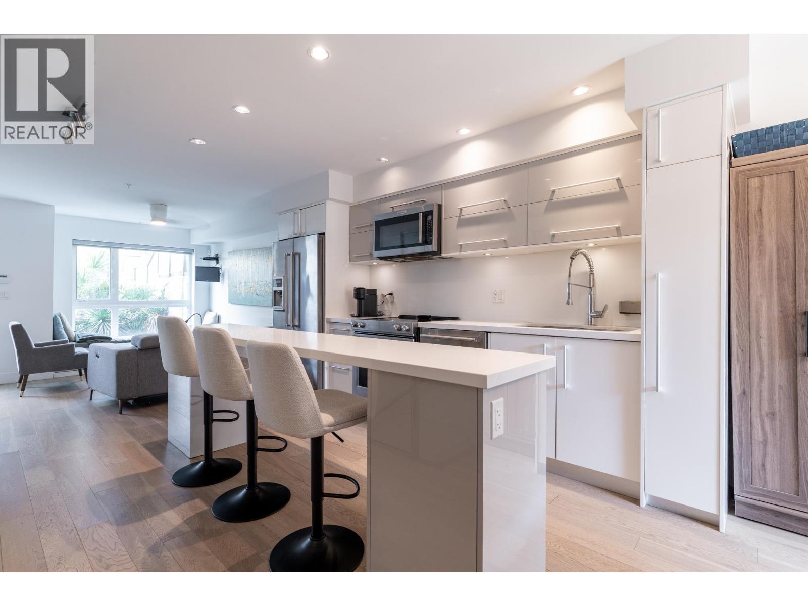 16 2358 WESTERN AVENUE