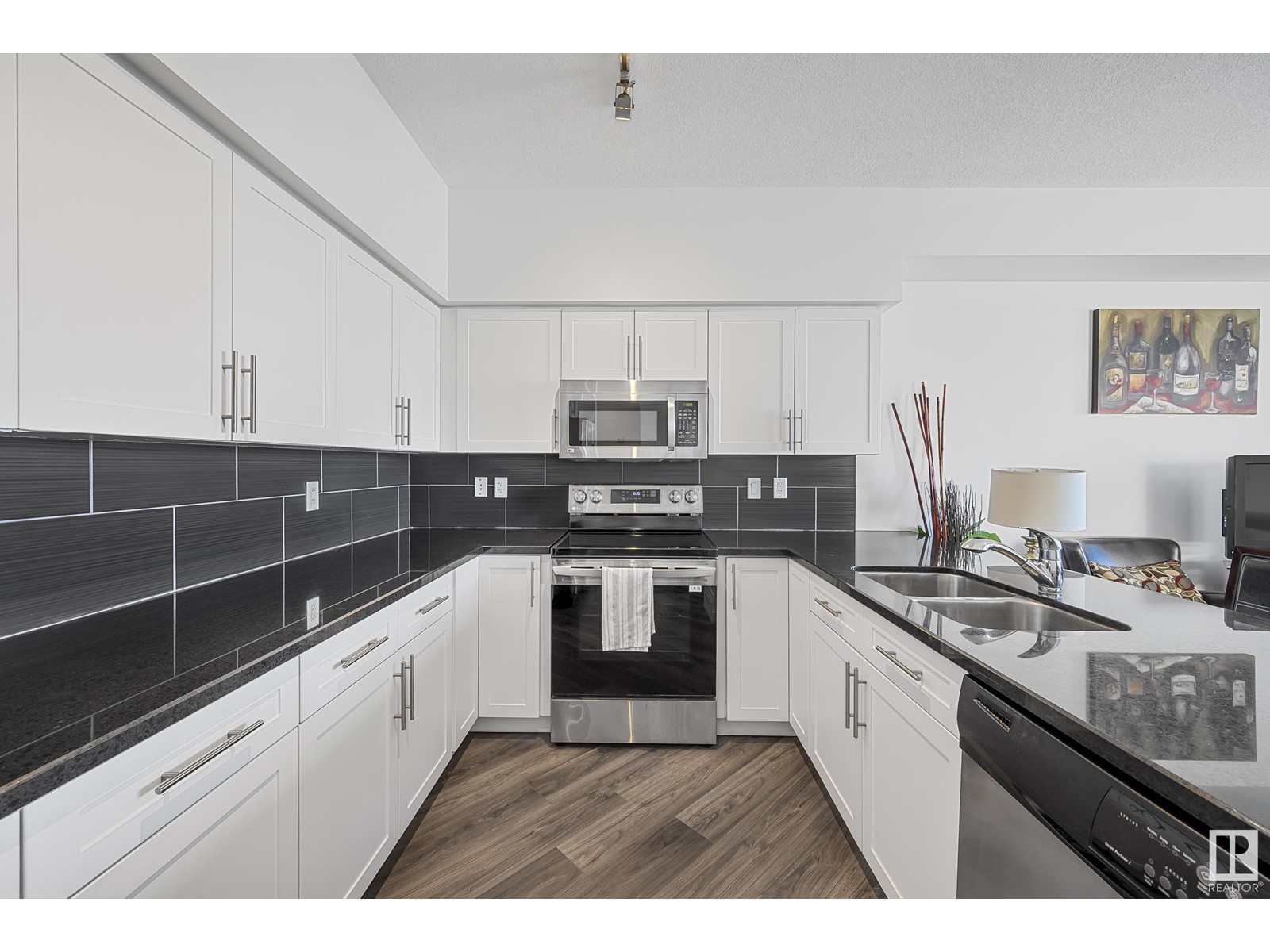 #2601 10136 104 ST NW