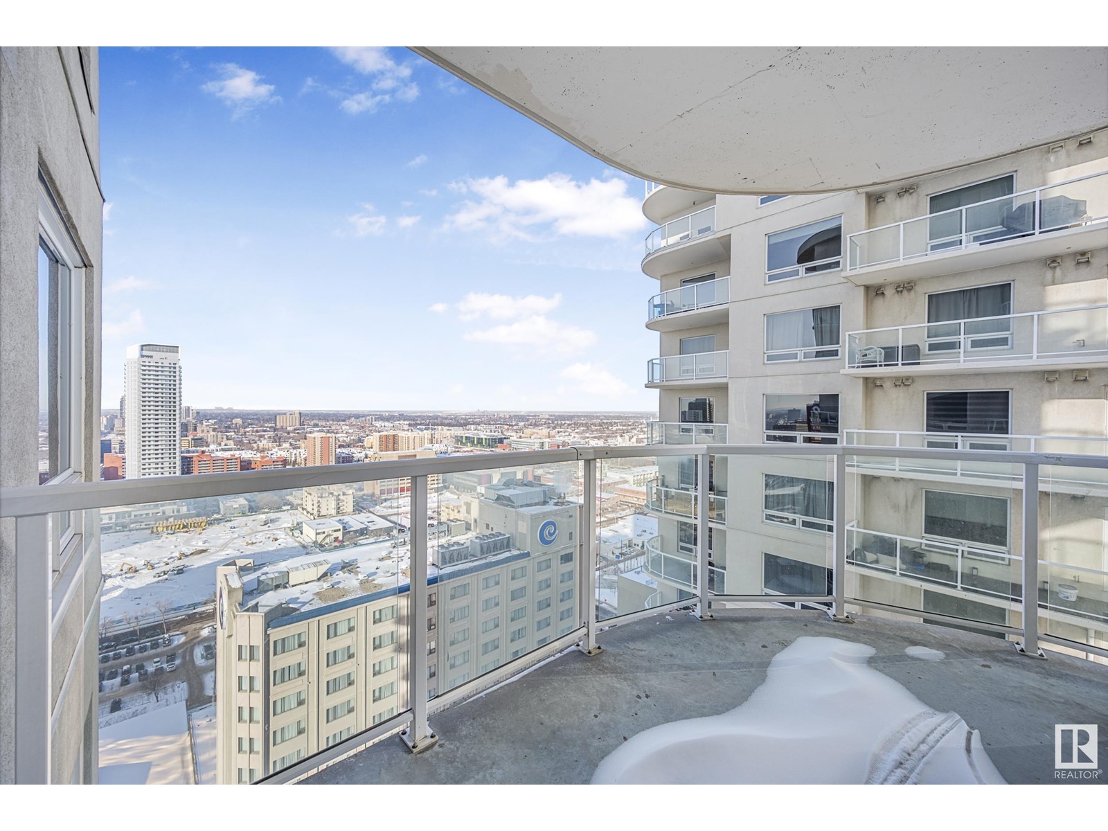 #2601 10136 104 ST NW