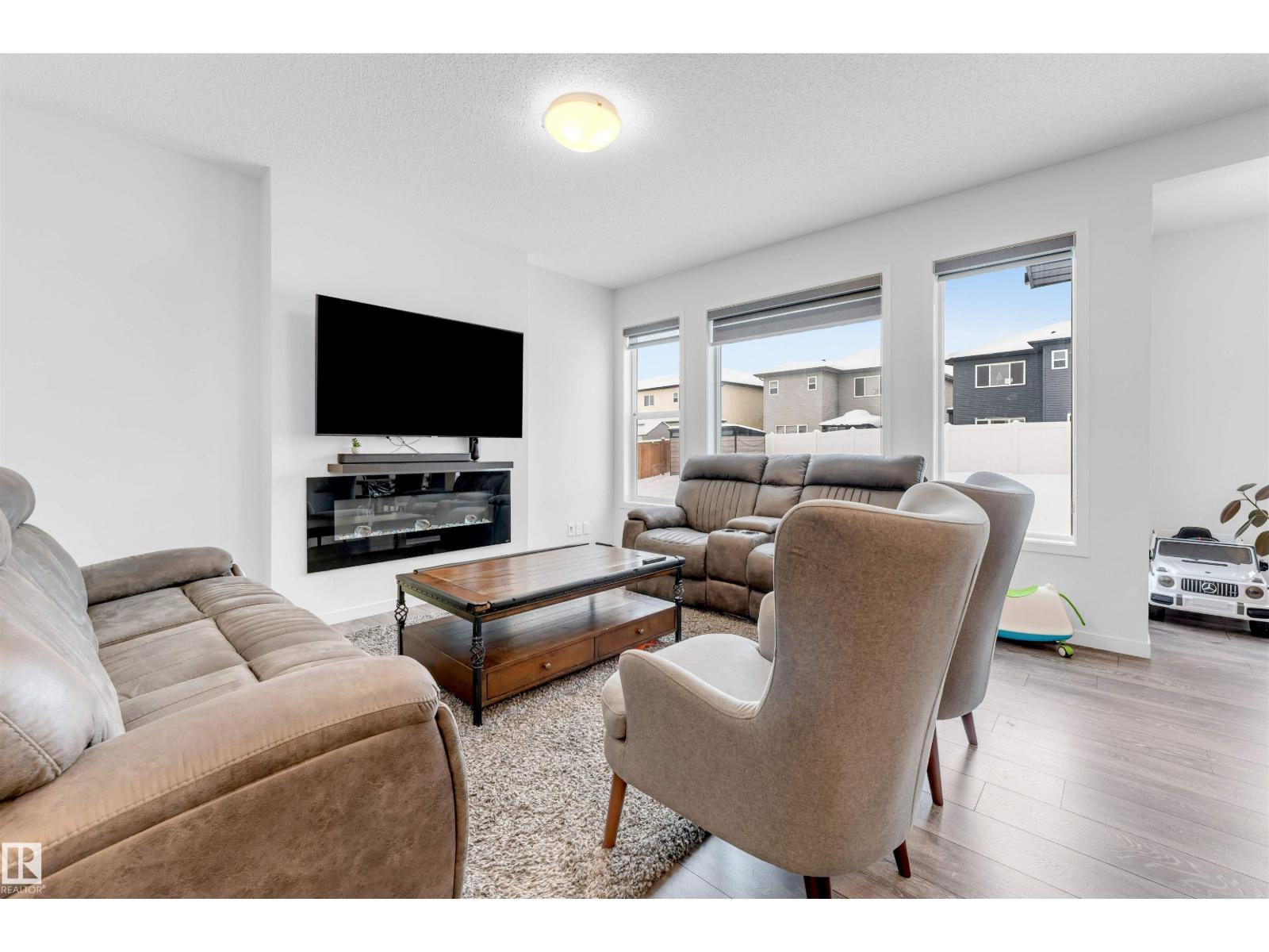 933 MCCONACHIE BV NW