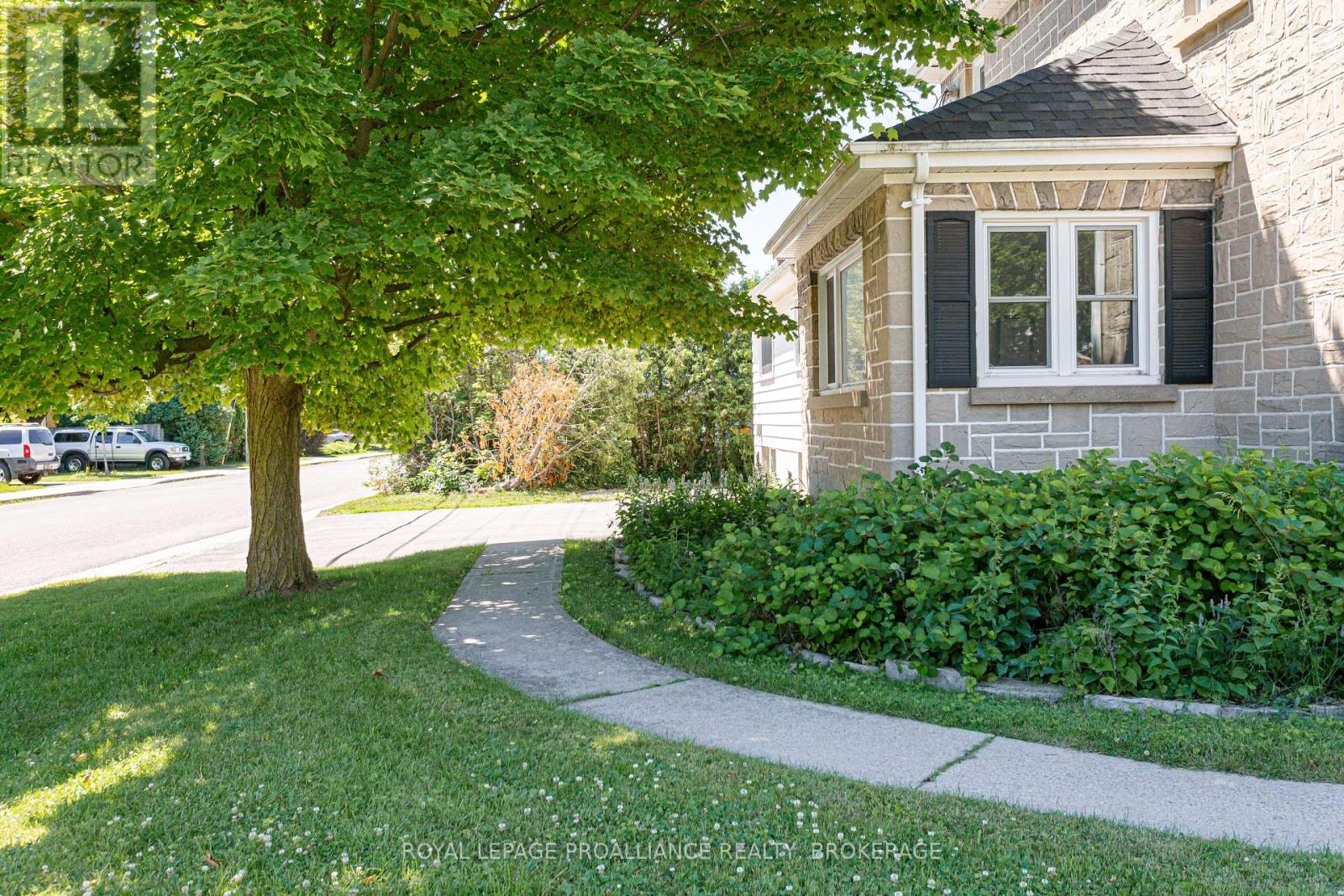 78 CARRUTHERS AVENUE