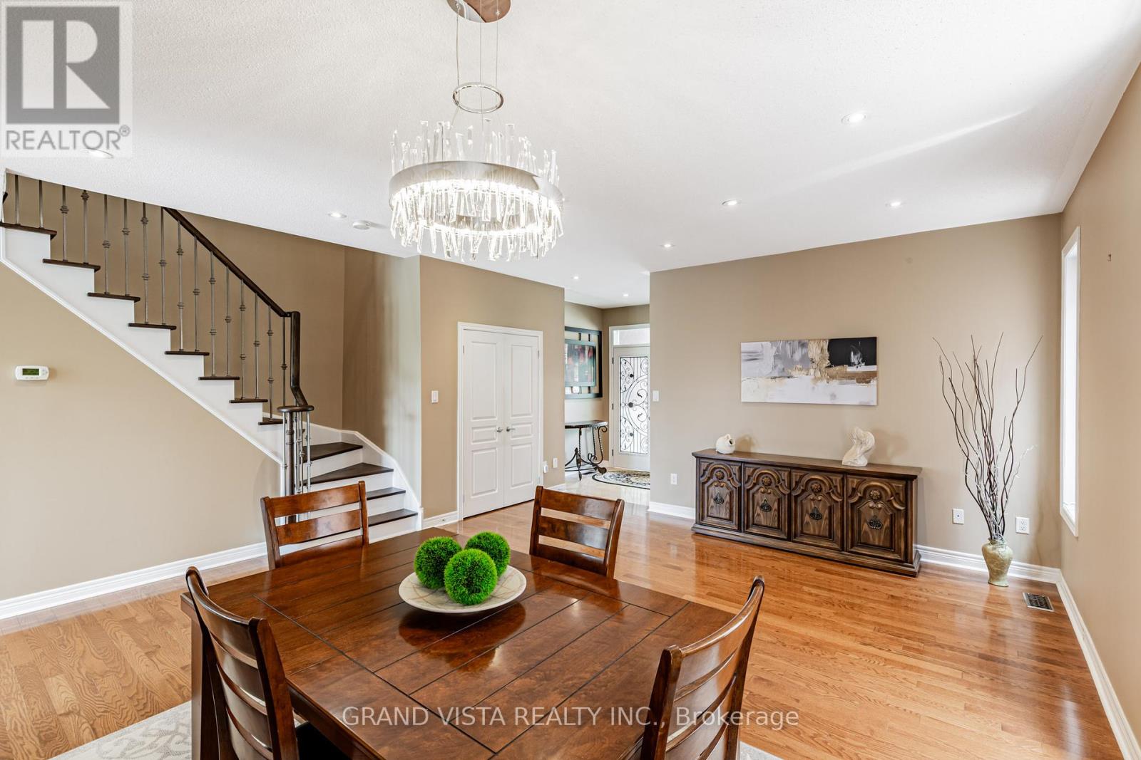 31 ROUTLEDGE DRIVE