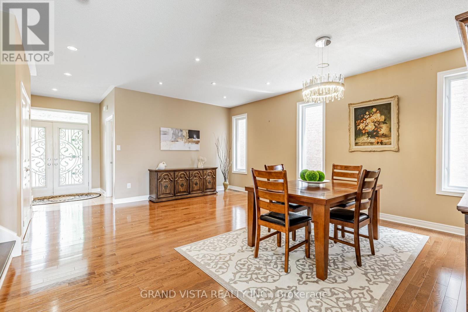 31 ROUTLEDGE DRIVE