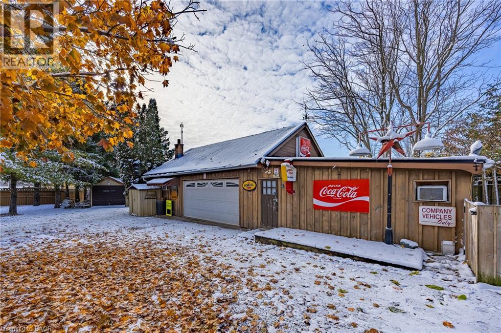 220 KING HIRAM Street