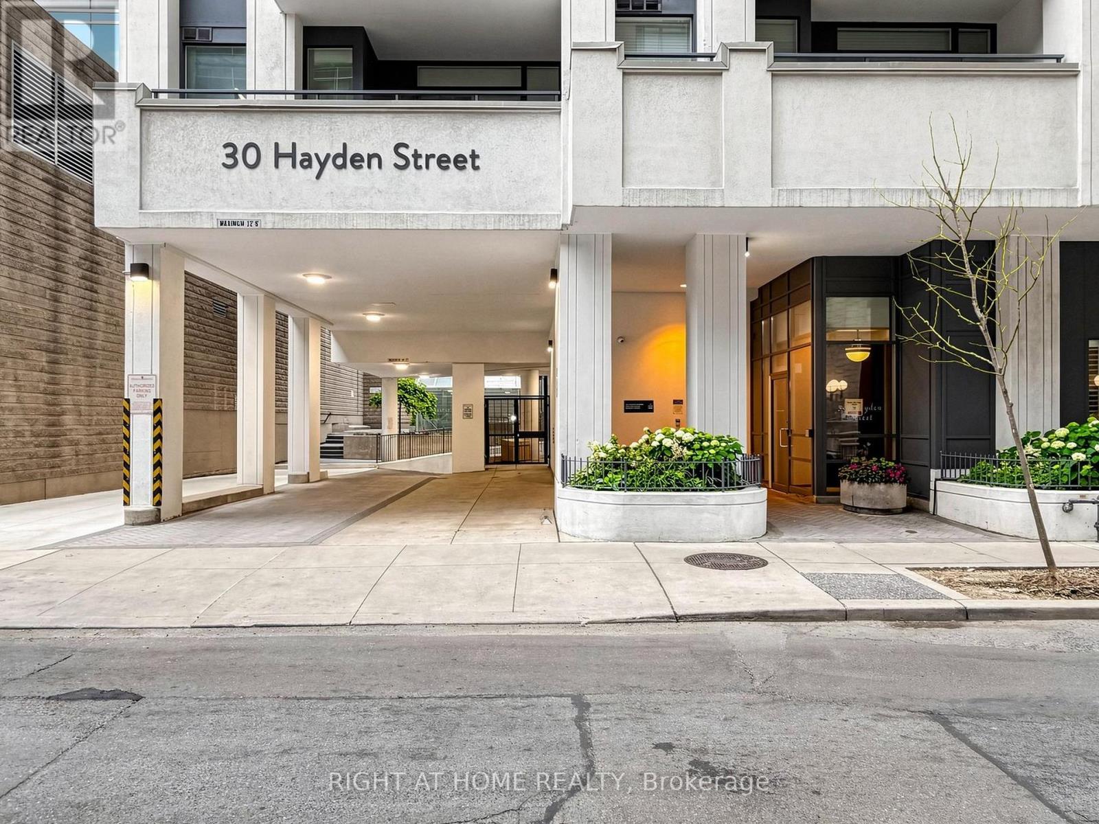 404 - 30 HAYDEN STREET
