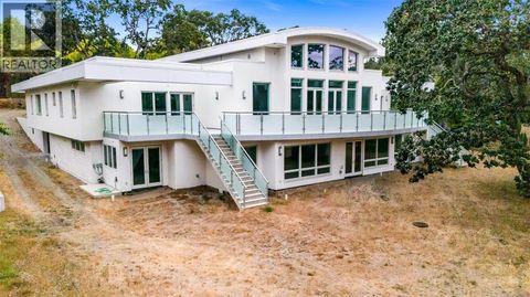 3355 Midland Rd Oak Bay BC V8R6G7