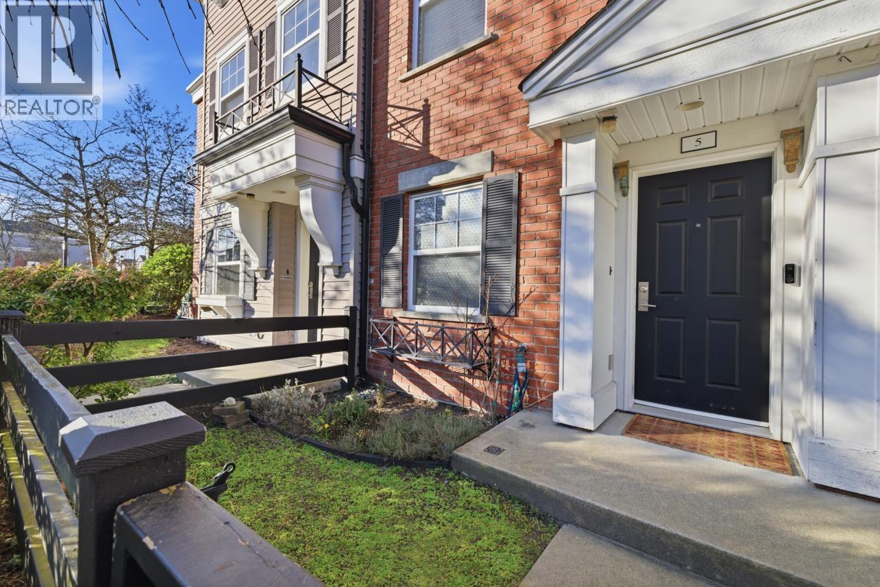 5 11060 BARNSTON VIEW ROAD