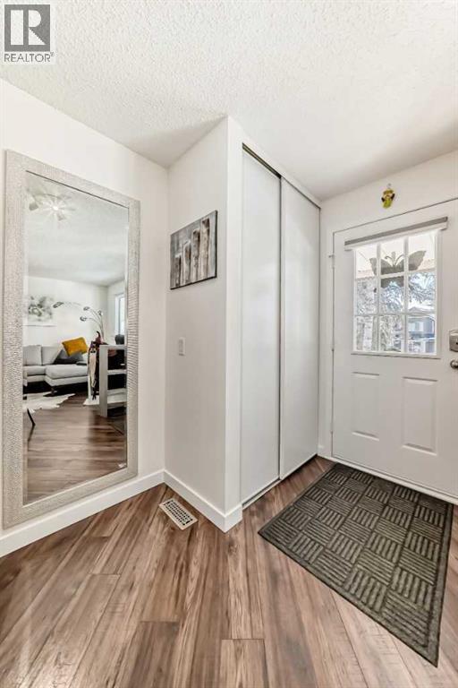 529 Queenston Gardens SE