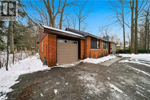 276 LAKESHORE Road W Oakville ON L6K1E8