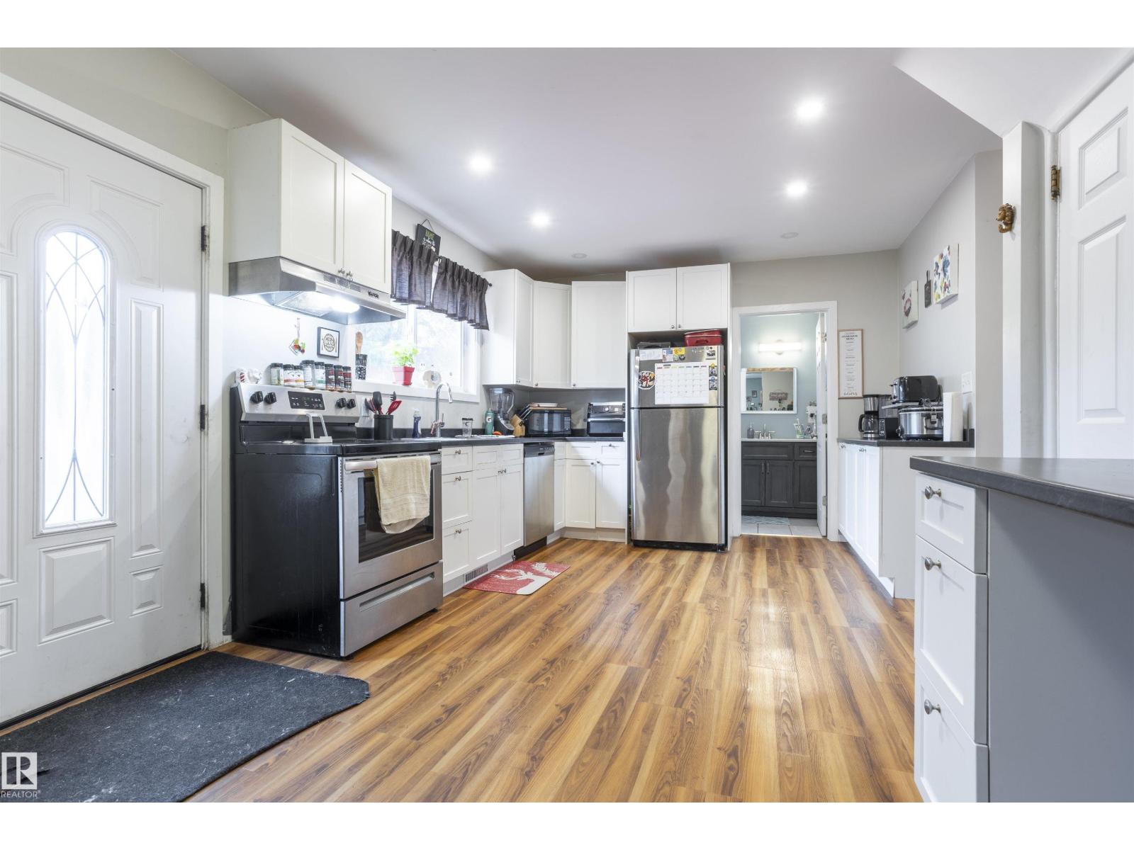10880 73 ST NW