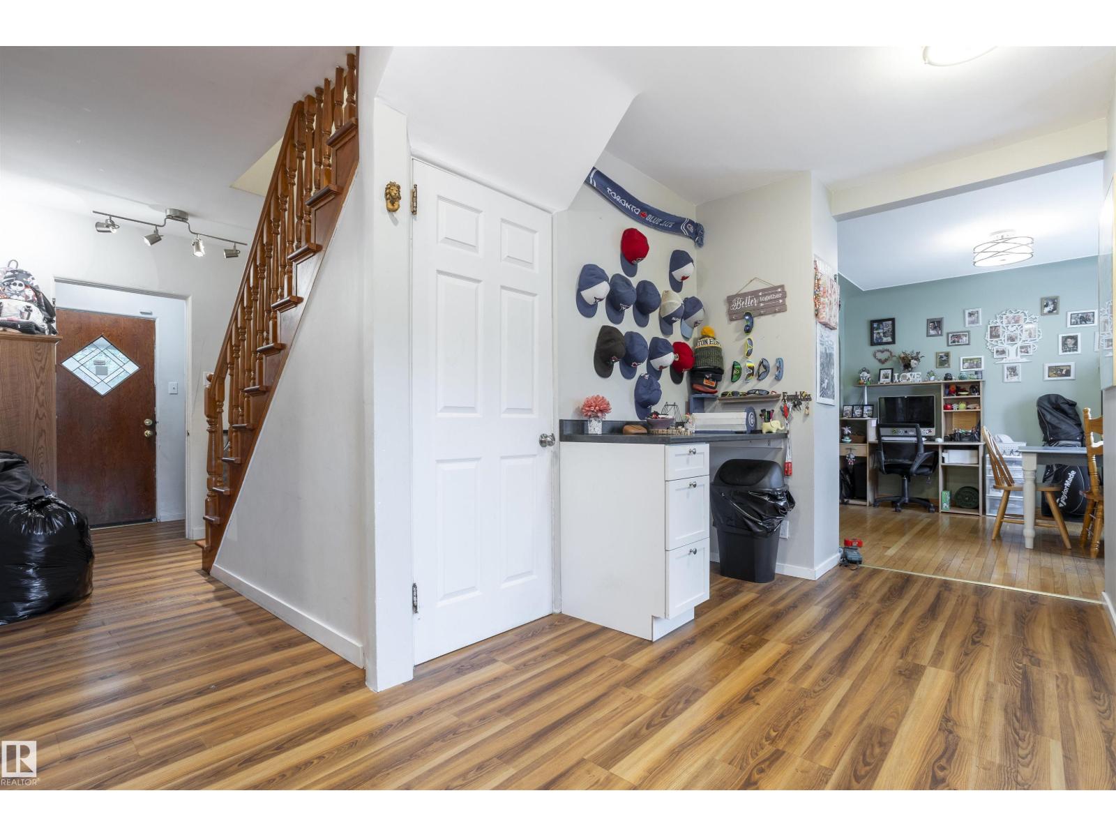 10880 73 ST NW