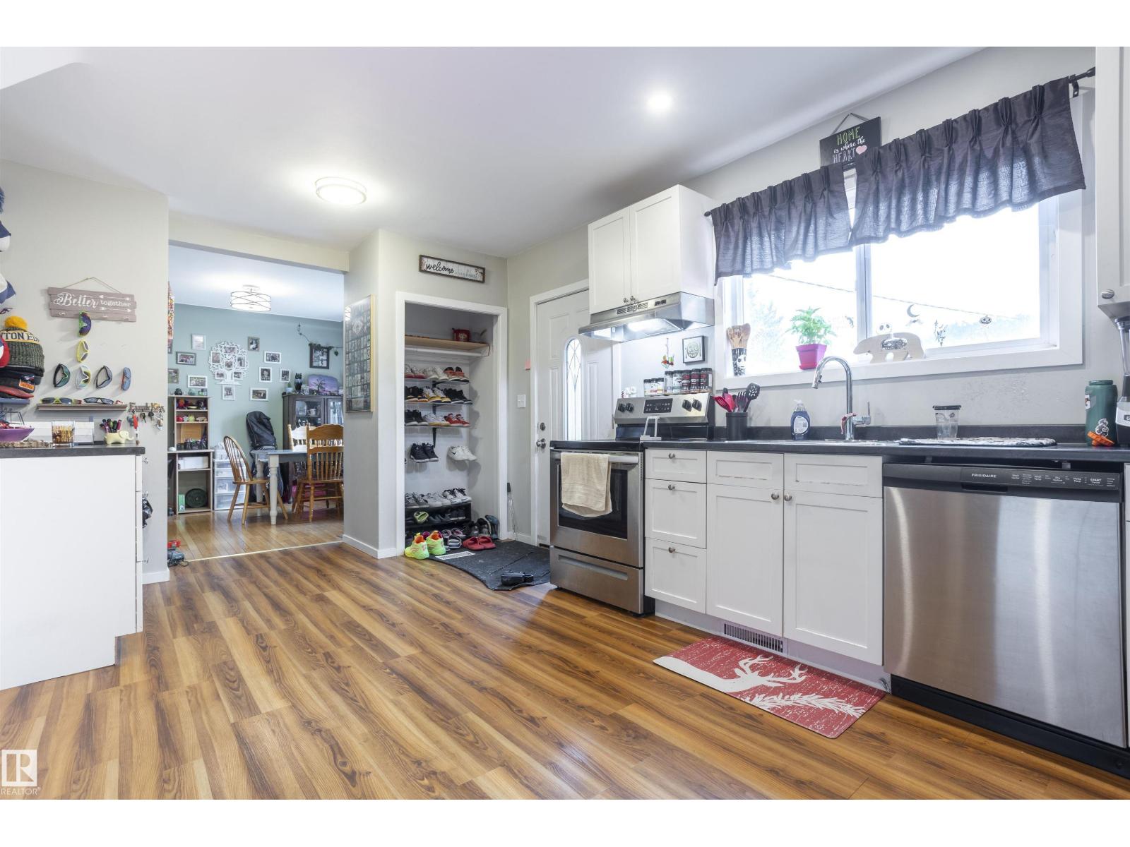 10880 73 ST NW