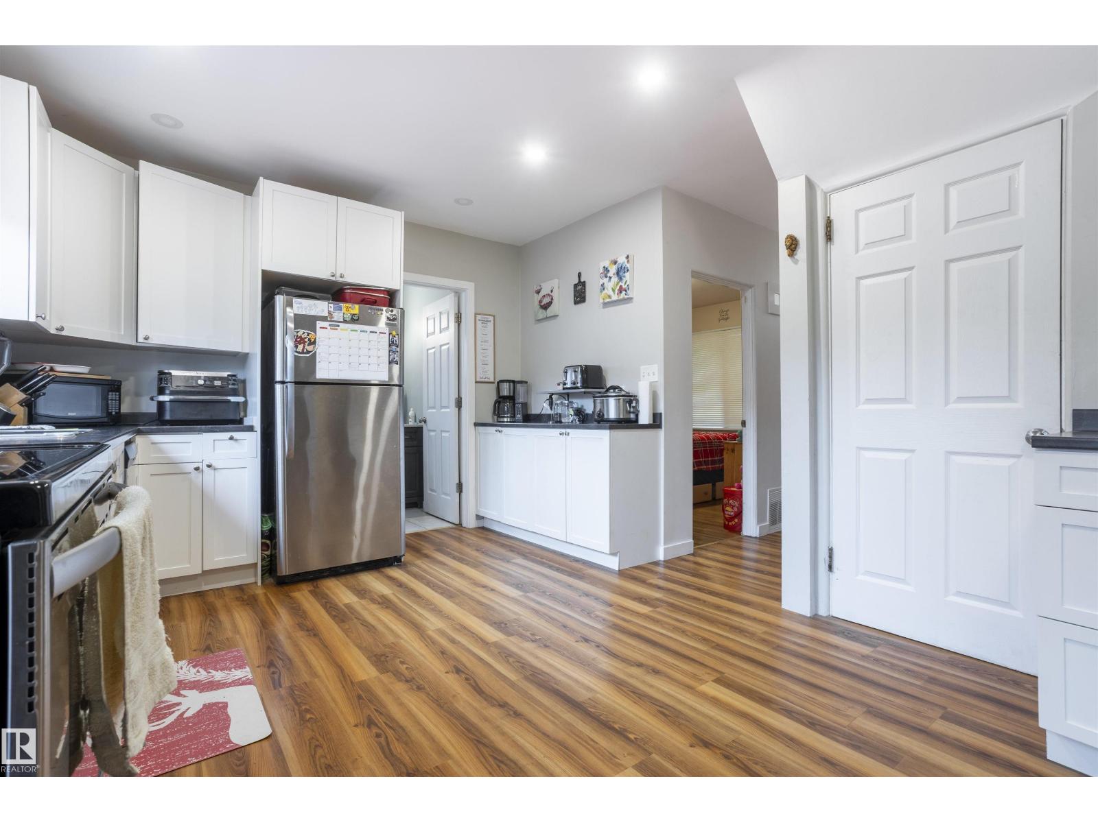 10880 73 ST NW