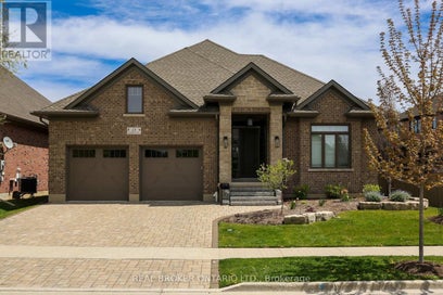 15 LANGTON DRIVE Kitchener ON N2P2X9