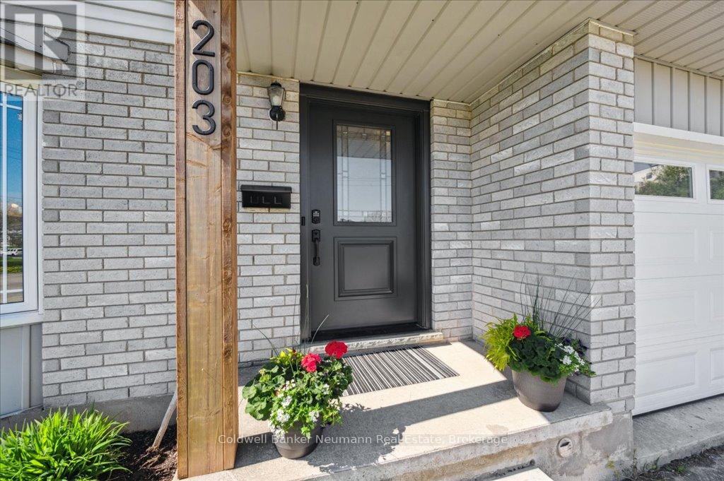 203 ELMIRA ROAD S